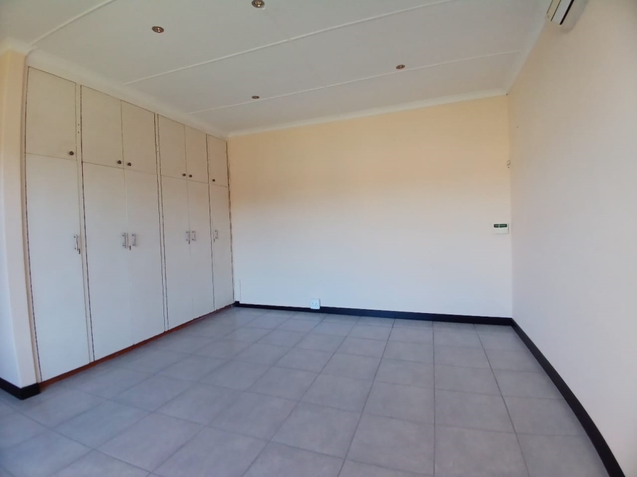 5 Bedroom Property for Sale in Beacon Bay Eastern Cape